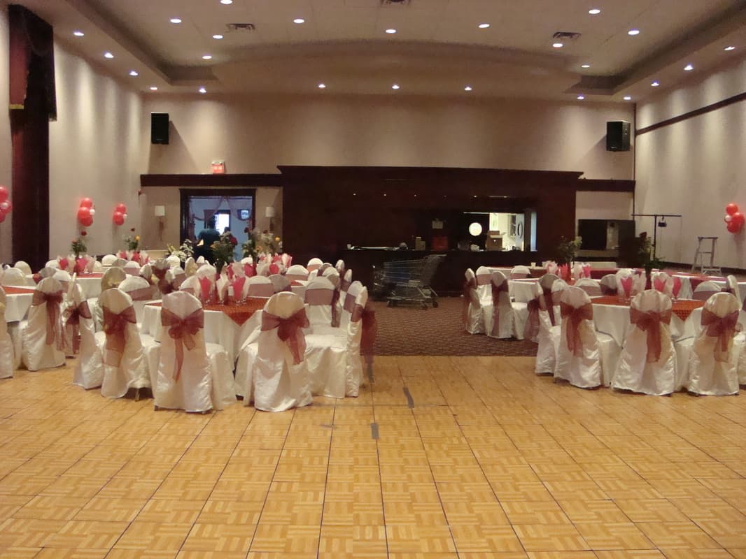 Classic Dining Setup